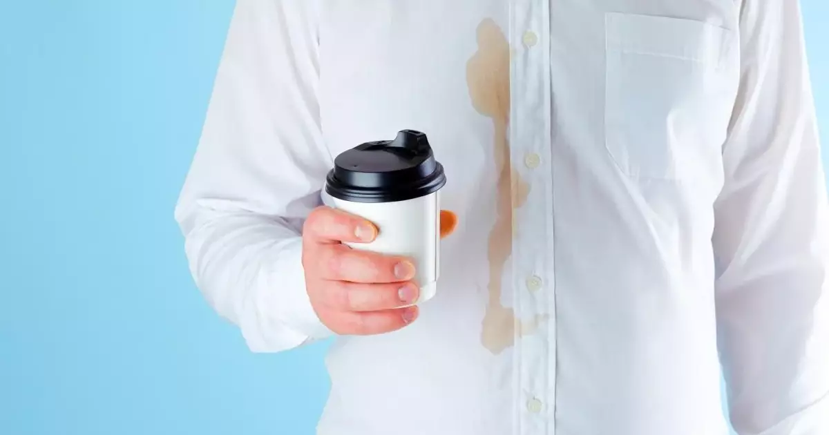 Цей кухонний засіб миттю видаляє кавові плями — перевірено на практиці!