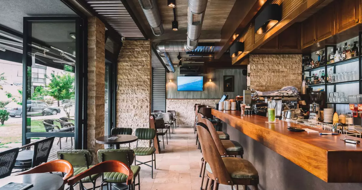 55-річна подорож по пабах: історія Роба Кокера