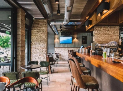 55-річна подорож по пабах: історія Роба Кокера