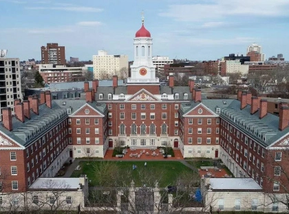 Українські студенти Гарварду перед втратою навчання