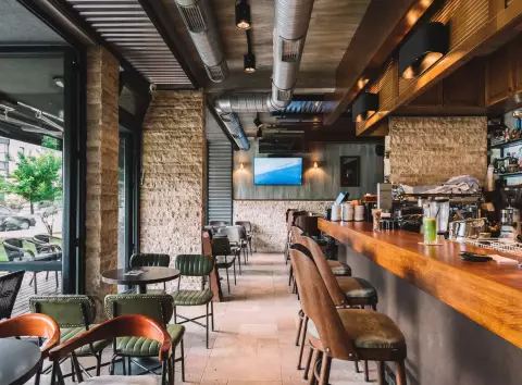 55-річна подорож по пабах: історія Роба Кокера